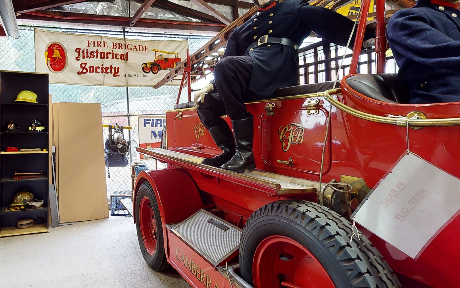 1923 Albion fire appliance displayed with firefighter mannequins at the Canberra Fire Museum