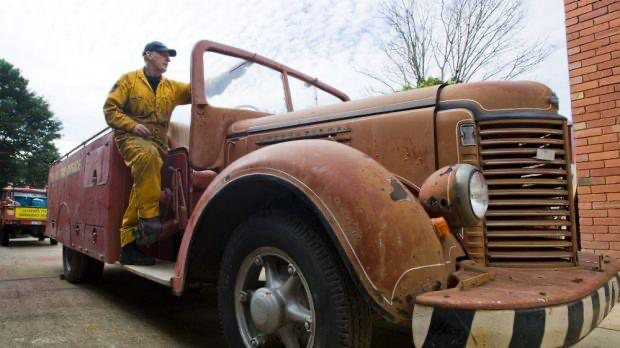 International KB6 fire truck before restoration with weathered paintwork